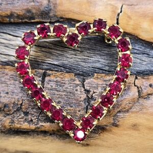 Red Rhinestone Heart Brooch Gold Tone Metal Wrapped Vintage 1.5" X 1.25" ❤️